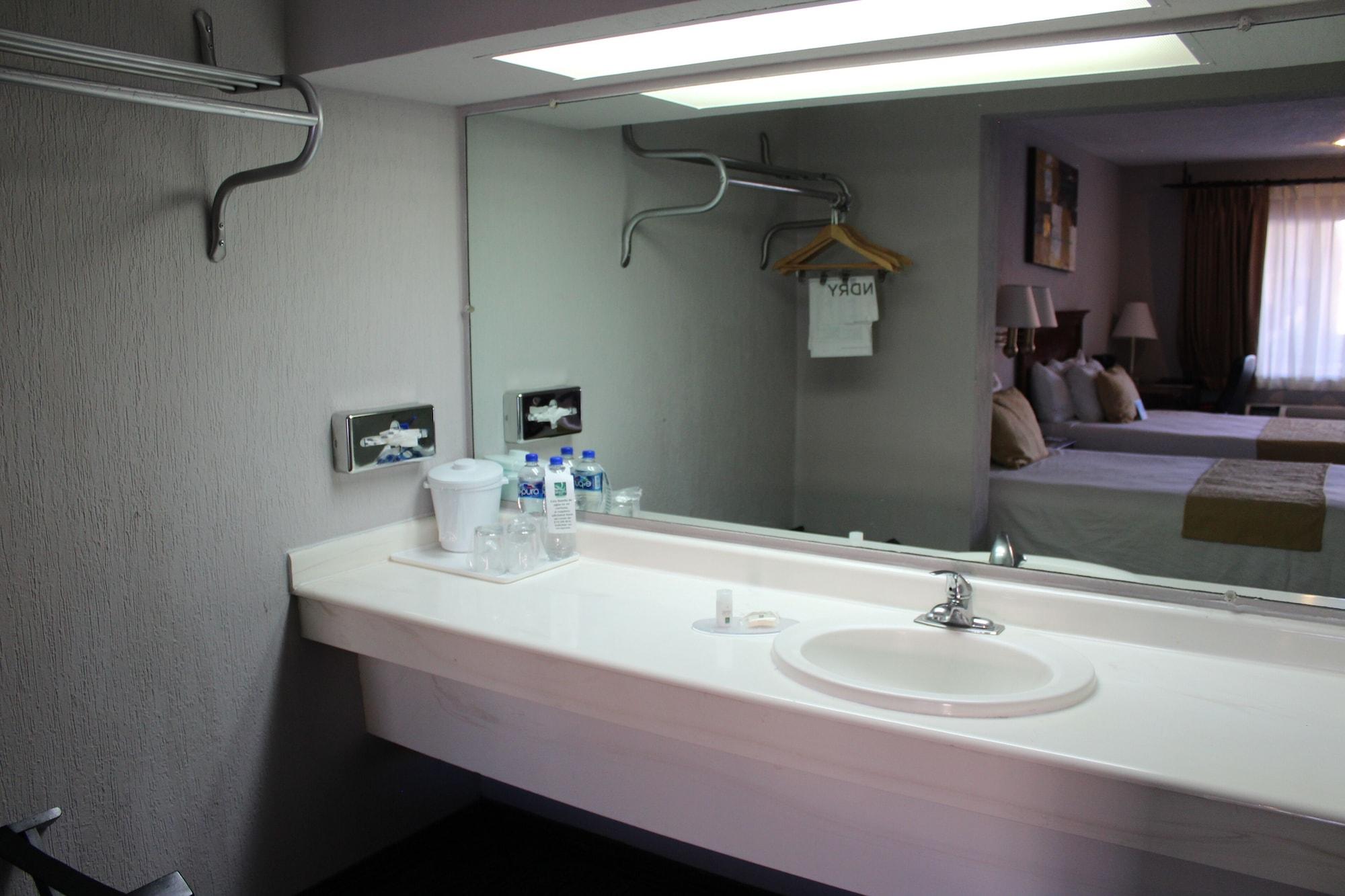 Quality Inn Piedras Negras Exterior photo
